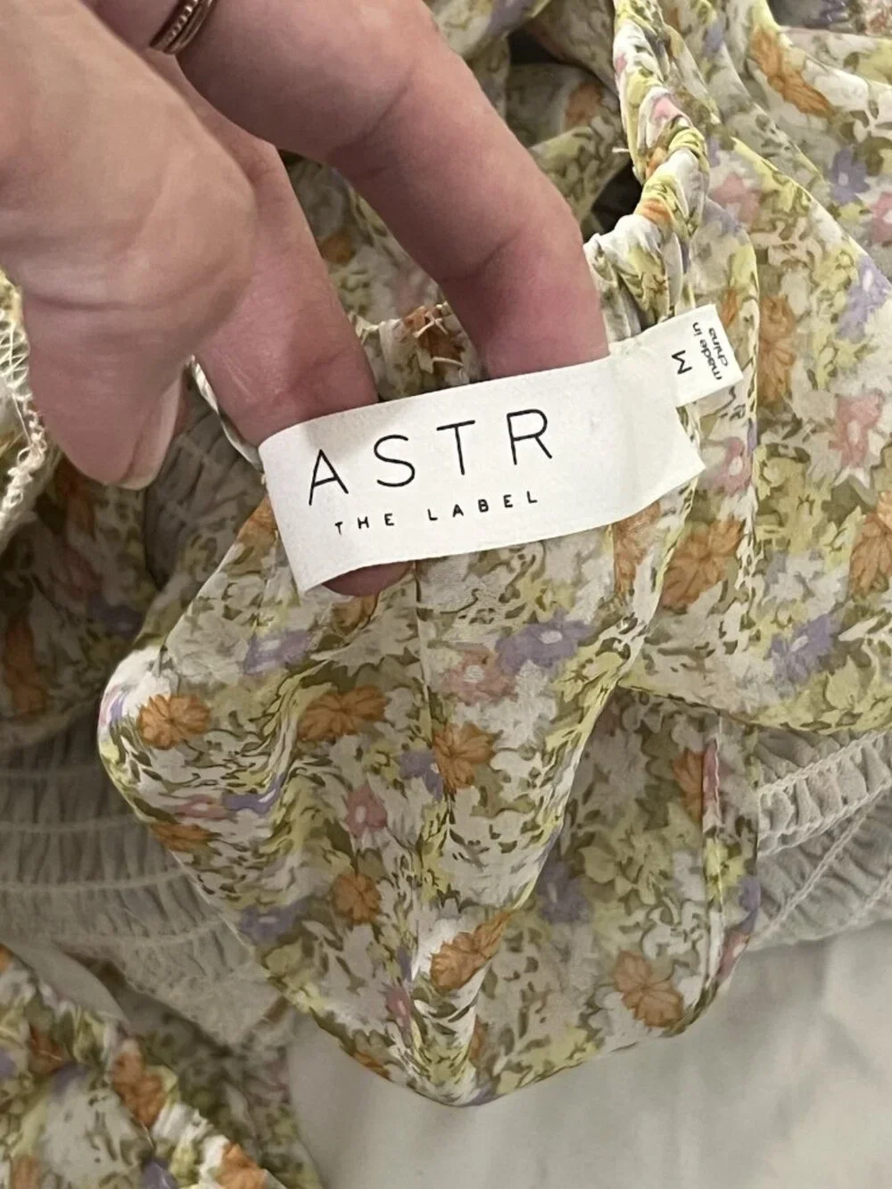 ASTR The Label Smocked Puff Sleeve Floral Blouse Size Medium
